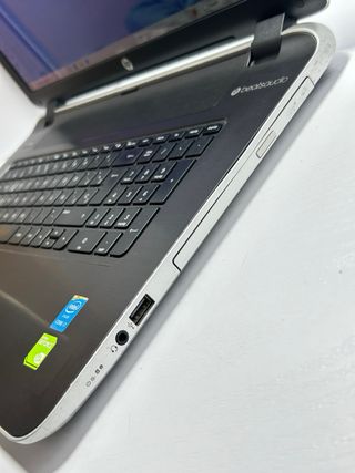 HP Pavilion 17 i7 / 16GB / 256GB SSD + 1TB HDD