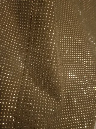 Vestido palabra de honor brillante.