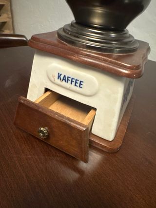 Molinillo de café antiguo KAFFEE