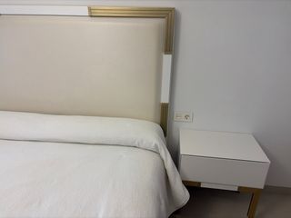 Cabecero y mesita de noche beige/blanco