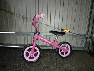 Bicicleta sin pedales rosa