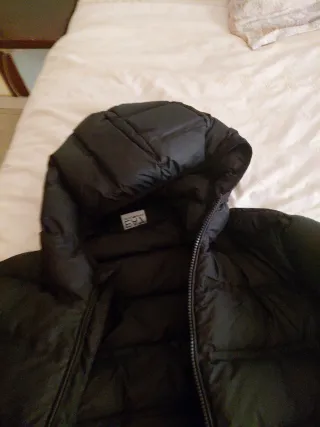 Chaquetón negro con capucha En bizum o en persona