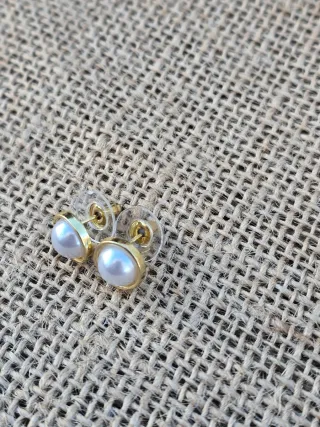 Pendientes de perla dorados