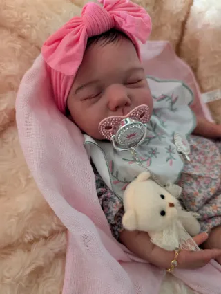 Reborn realizada con genesis horneada y barnizada