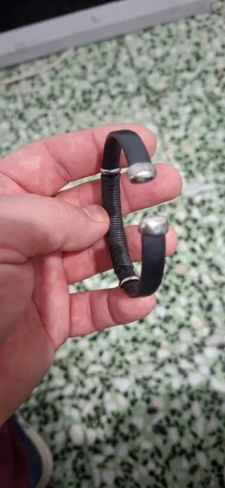 Pulseras Multicolor y Plateadas