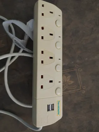 Adaptador de viaje con USB