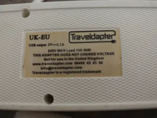 Adaptador de viaje con USB