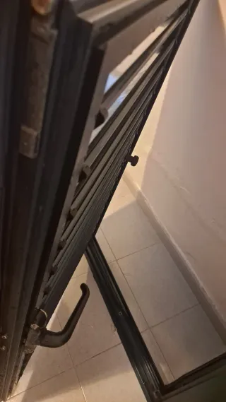 Contraventana aluminio azul fija con marco