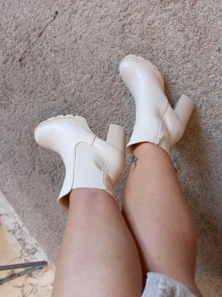 Botines beige de tacón