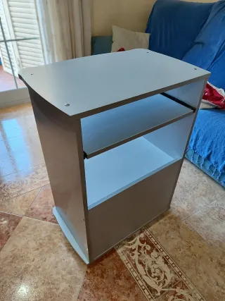 Mesa TV/PC con ruedas