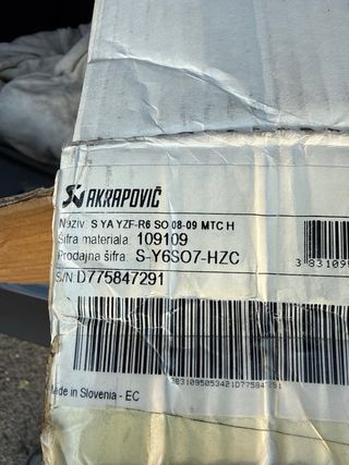 Escape Akrapovic Racing Carbono yamaha Tmax.