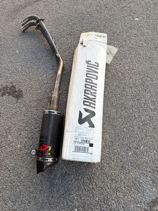 Escape Akrapovic Racing Carbono yamaha Tmax.