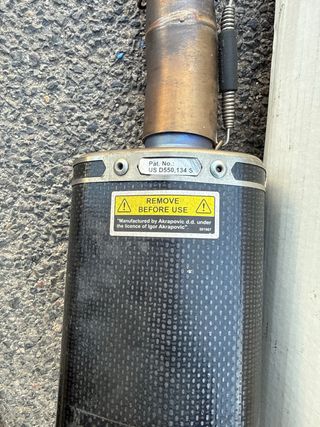 Escape Akrapovic Racing Carbono yamaha Tmax.