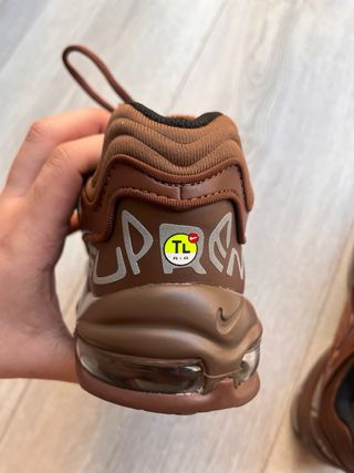 Nike Air Max 98 x Supreme Marrones