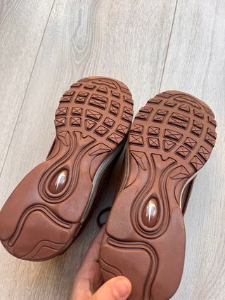 Nike Air Max 98 x Supreme Marrones