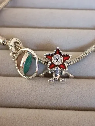 Charms Stranger things