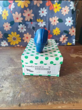 Zapatos azules de tacón con hebilla