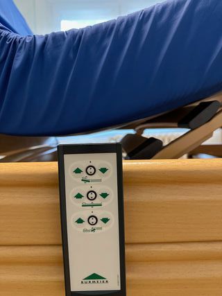 Cama articulada hospitalaria