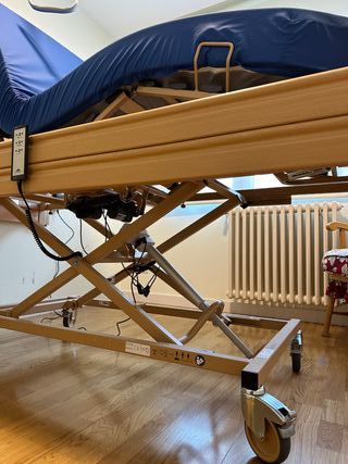 Cama articulada hospitalaria