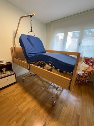 Cama articulada hospitalaria
