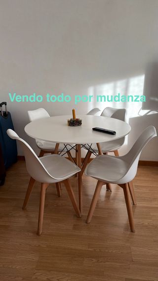 Mesa estilo nordico y sus 4 sillas