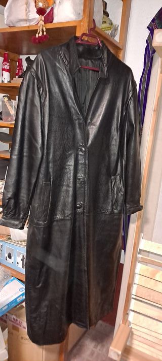 Abrigo largo cuero negro con cinturón