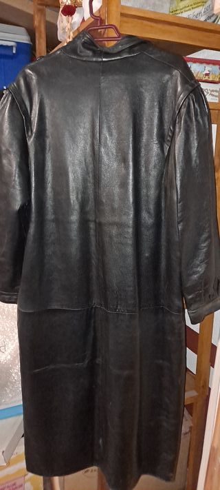 Abrigo largo cuero negro con cinturón