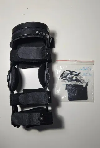 Rodillera Ortopédica Articulada Protect 4