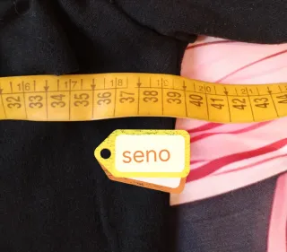 Abito neroin misto lana con volant