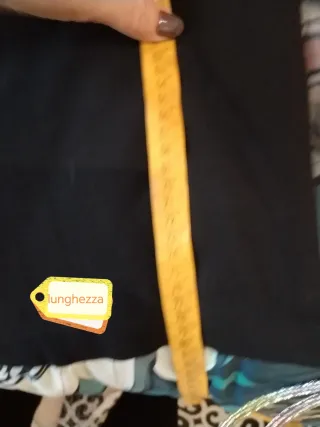 Abito neroin misto lana con volant