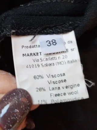 Abito neroin misto lana con volant