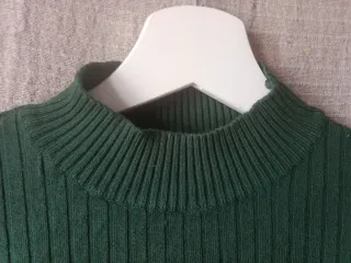 Jersey Bershka verde elástico talla L