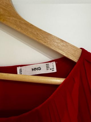 Blusa roja plisada de Mango - Talla L