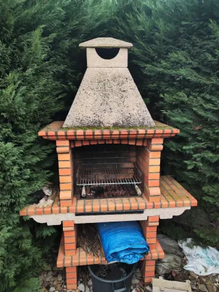 Barbacoa de obra ladrillo y piedra