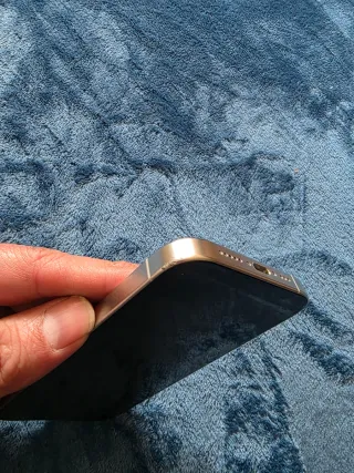 iPhone 15 Pro Max en color Blanco Titanio de 256 G