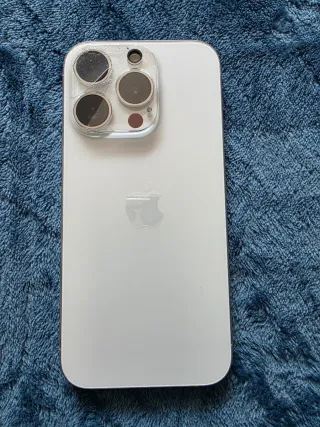 iPhone 15 Pro Max en color Blanco Titanio de 256 G