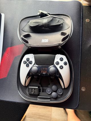 PS5 Pro 2TB + Mando Pro + 2 Mandos