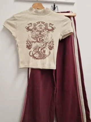 Pantalón deportivo ancho con rayas