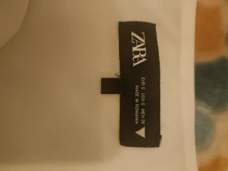 Vestido de verano blanco de Zara.