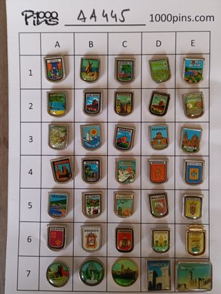 AA445 lote de 30 pins turísticos de España.