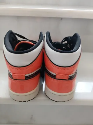 Nike Air Jordan 1 Mid Naranja y Blanco