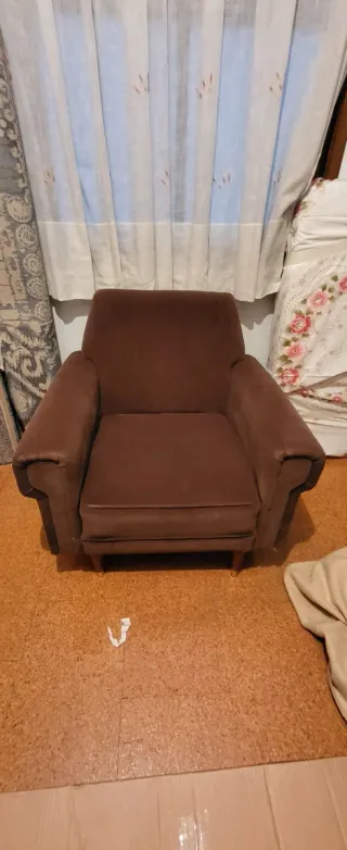 Butaca tapizada marrón