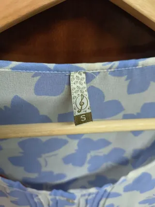 Blusa Stradivarius Mariposas Azul y Naranja