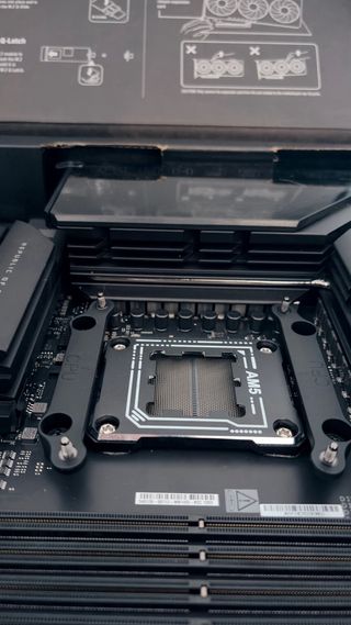 Placa Base ASUS ROG Crosshair X870E Hero