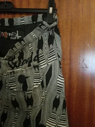 Saia Desigual Preta e Branca