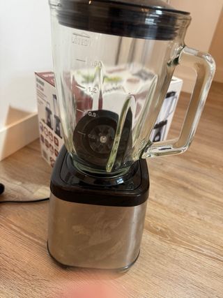 Batidora de vaso Comelec con molinillo