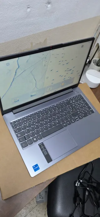 Portátil Lenovo i5 1340H Gris/Plata
