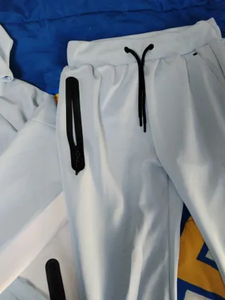 Conjunto Chándal Azul Celeste y Blanco