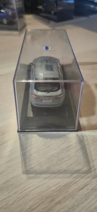 Ford Mondeo Gris Minichamps