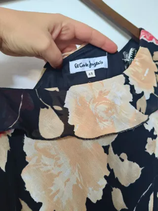 Vestido largo floral asimétrico Talla L-XL.